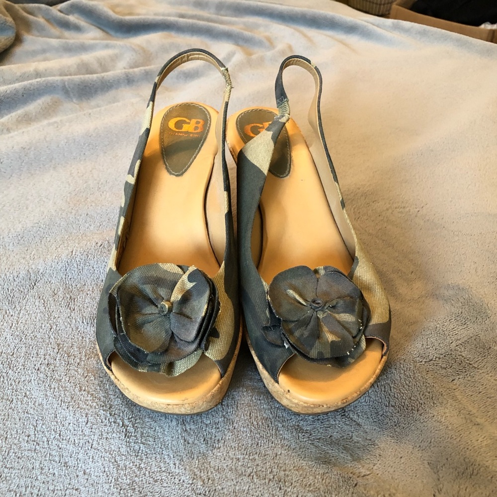 Gianni bini camouflage peep toe size 10 slingback